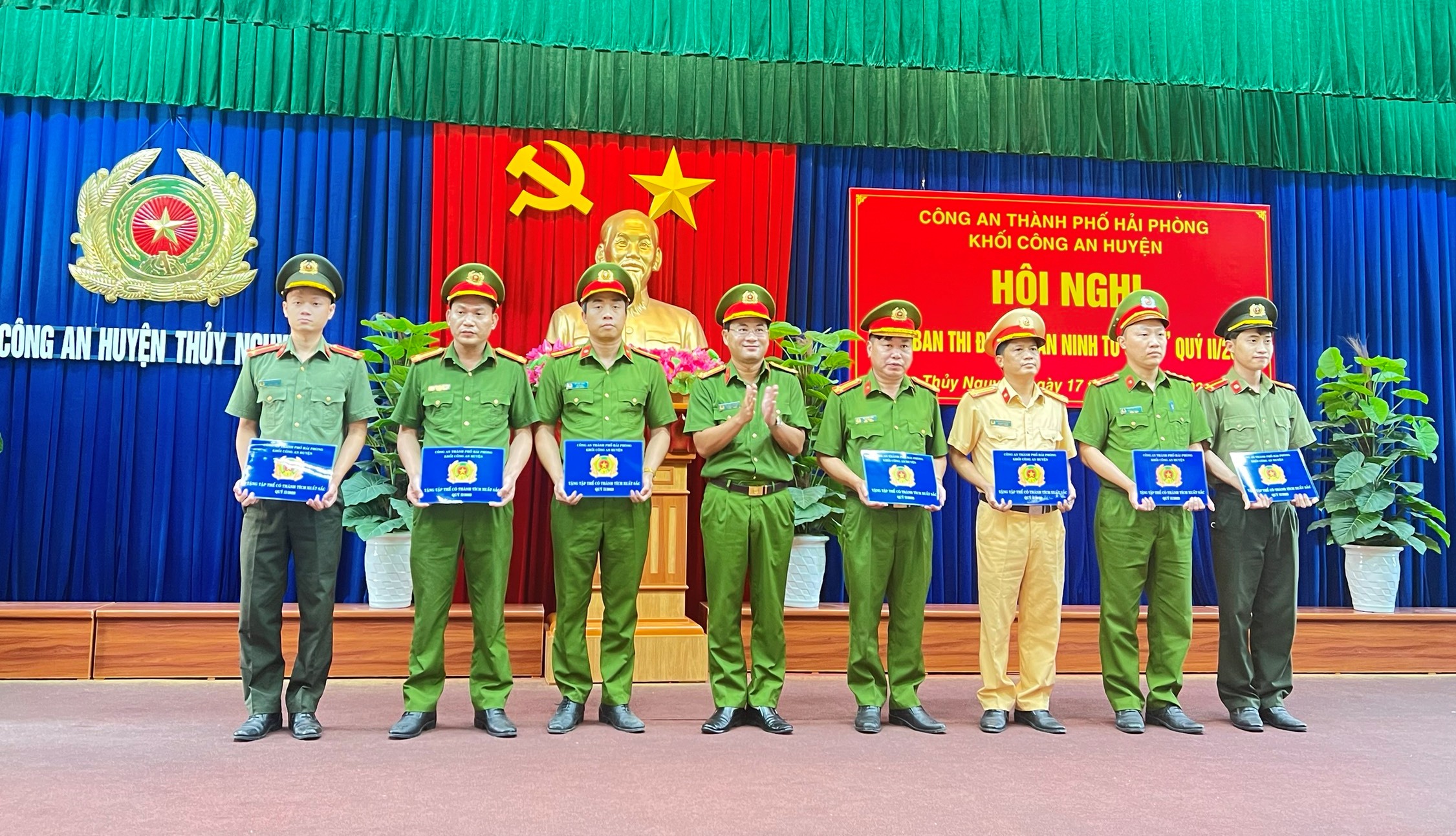 Giao ban phong trào tin đua: “Vì an ninh Tổ quốc